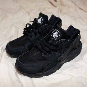 Nike Air Huarache – Size 9 – Black